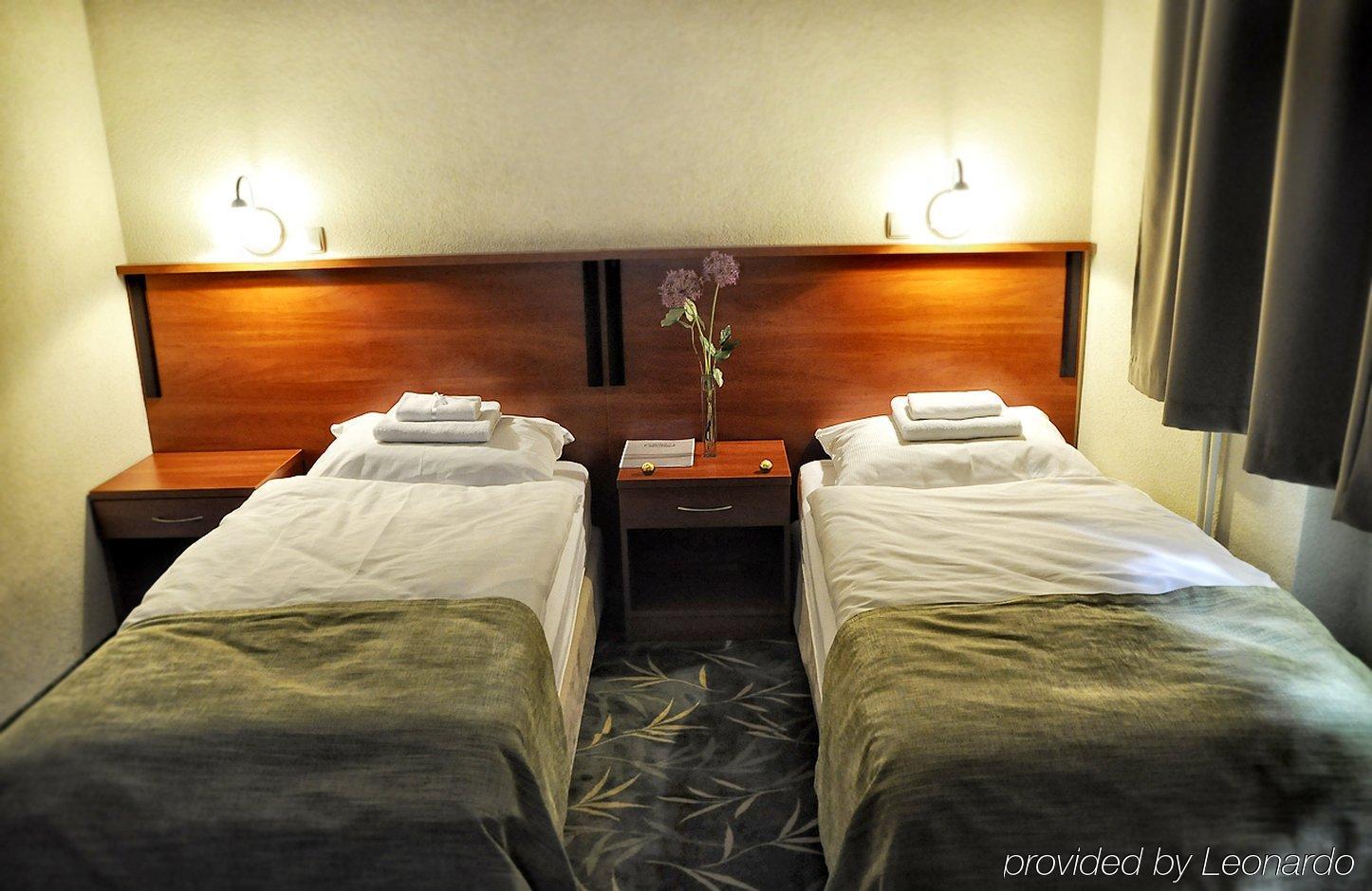 Hotel Brojan Jaworzno Zimmer foto